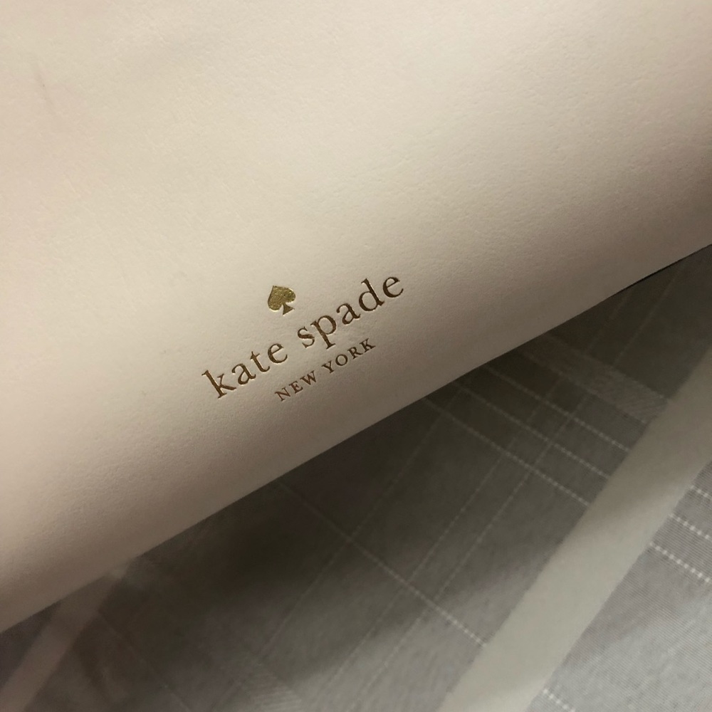 Kate Spade Purse. - Picture 2 of 4